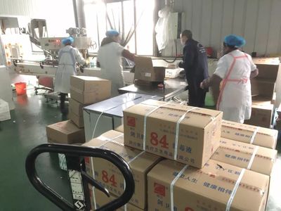 我們在現場 | 綿竹多家企業轉型引進口罩防護服生產線