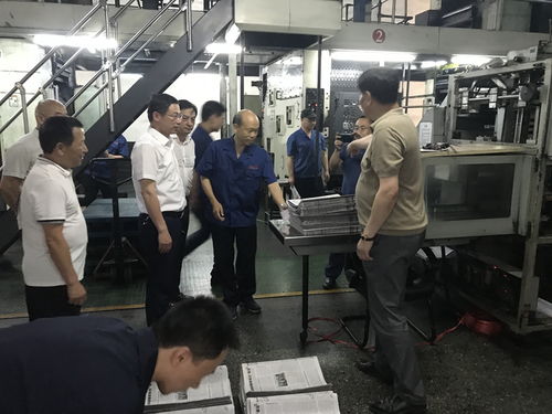 筑牢安全防線 確保兩會出版——姜協軍、鄒繼紅赴印廠一線檢查指導工作